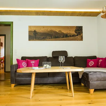 Alpencharme Apartment *